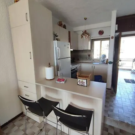 Beachfront Charming Maisonette Дом отдыха