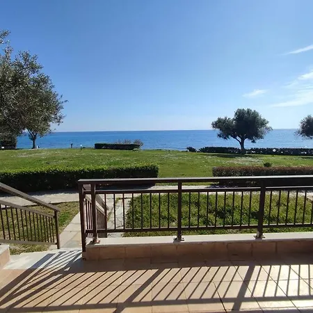 Beachfront Charming Maisonette Mola Kalyva