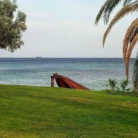 Beachfront Charming Maisonette Mola Kalyva