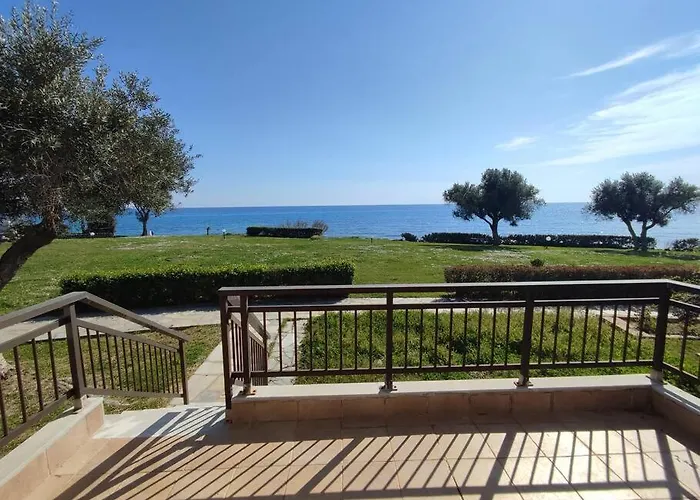 Beachfront Charming Maisonette Mola Kalyva