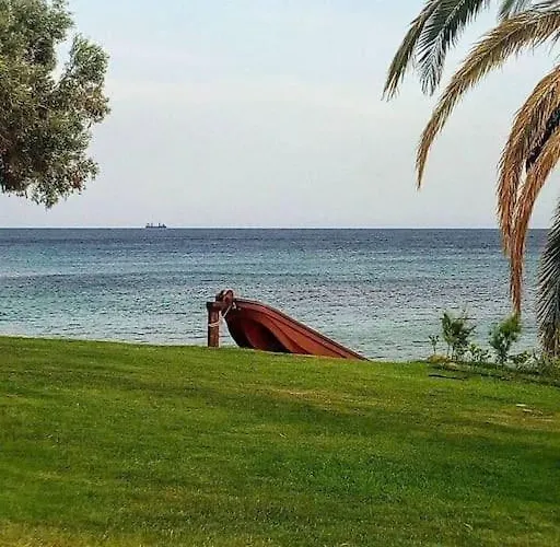 Beachfront Charming Maisonette Mola Kalyva