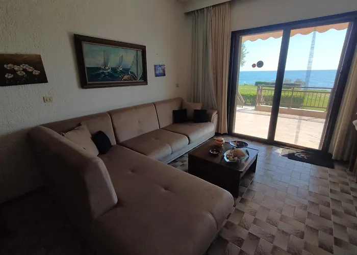 Beachfront Charming Maisonette Casa vacanze *