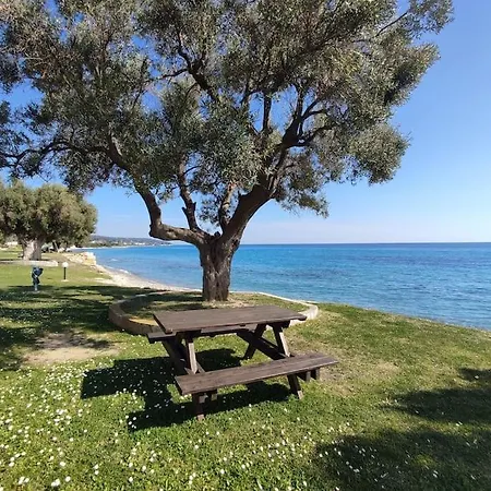 Beachfront Charming Maisonette 度假居