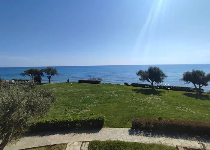Beachfront Charming Maisonette Dom wakacyjny *