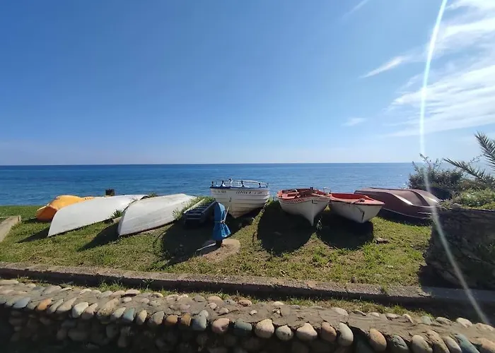 Beachfront Charming Maisonette Mola Kalyva