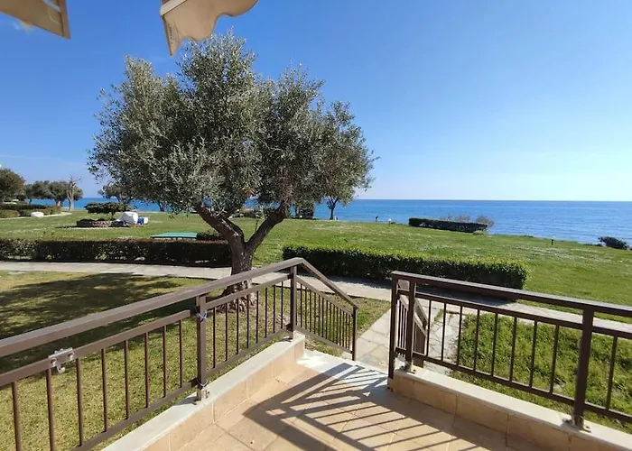 Beachfront Charming Maisonette * Mola Kalyva